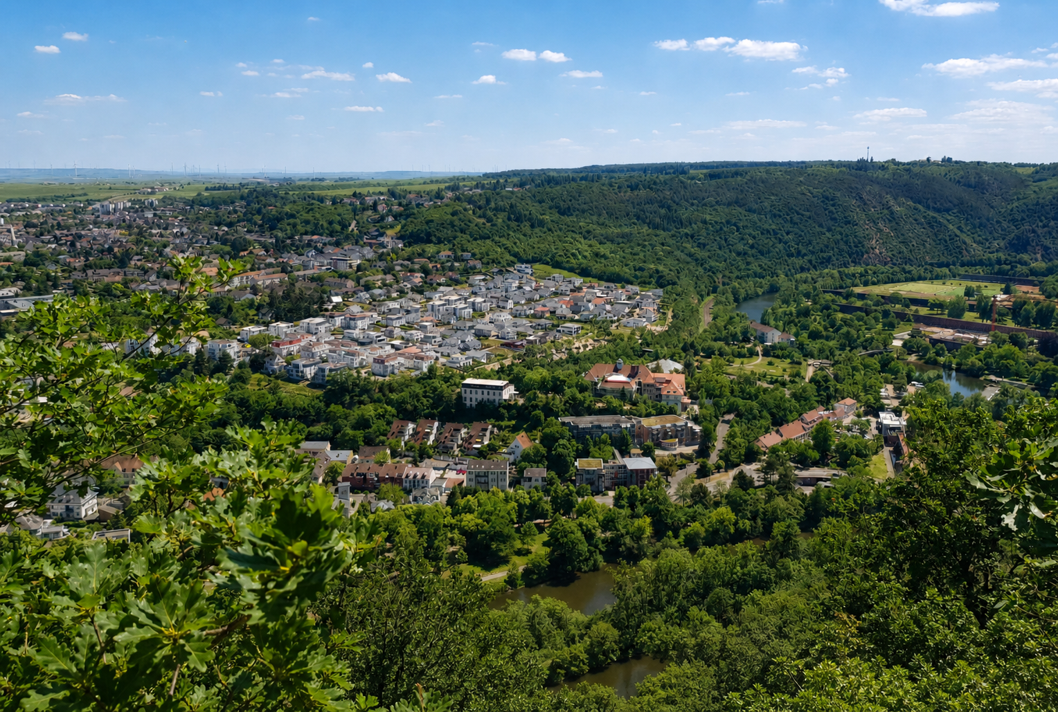 Panoramaansicht von Bad Kreuznach Süd mit Blick über das Tal und die umliegende Bebauung