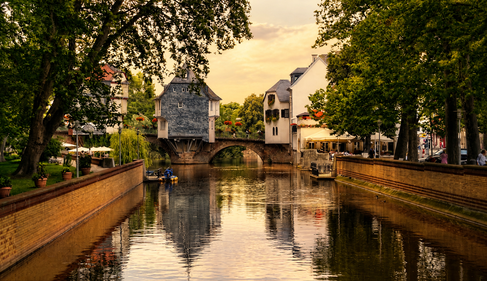 Alte Nahebrücke in Bad Kreuznach bei warmer Abendstimmung