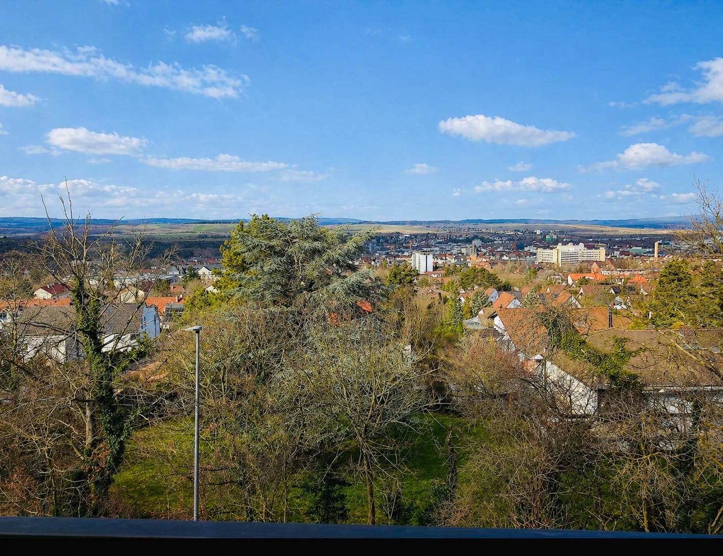 Weiter Blick über Bad Kreuznach vom Balkon des Wohnobjekts am Kuhberg