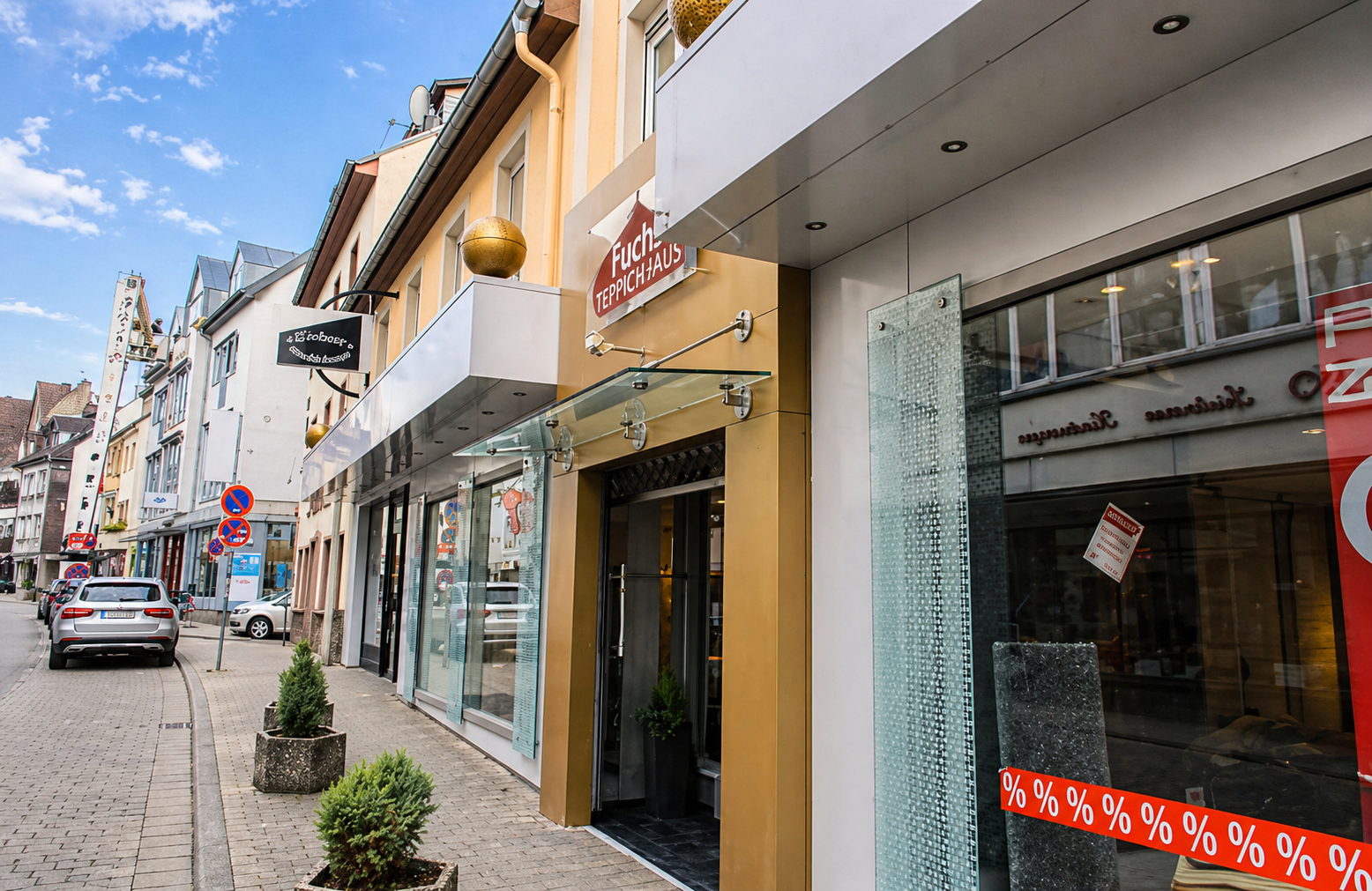Eingangszone und Schaufensterbereich des Geschäftshauses