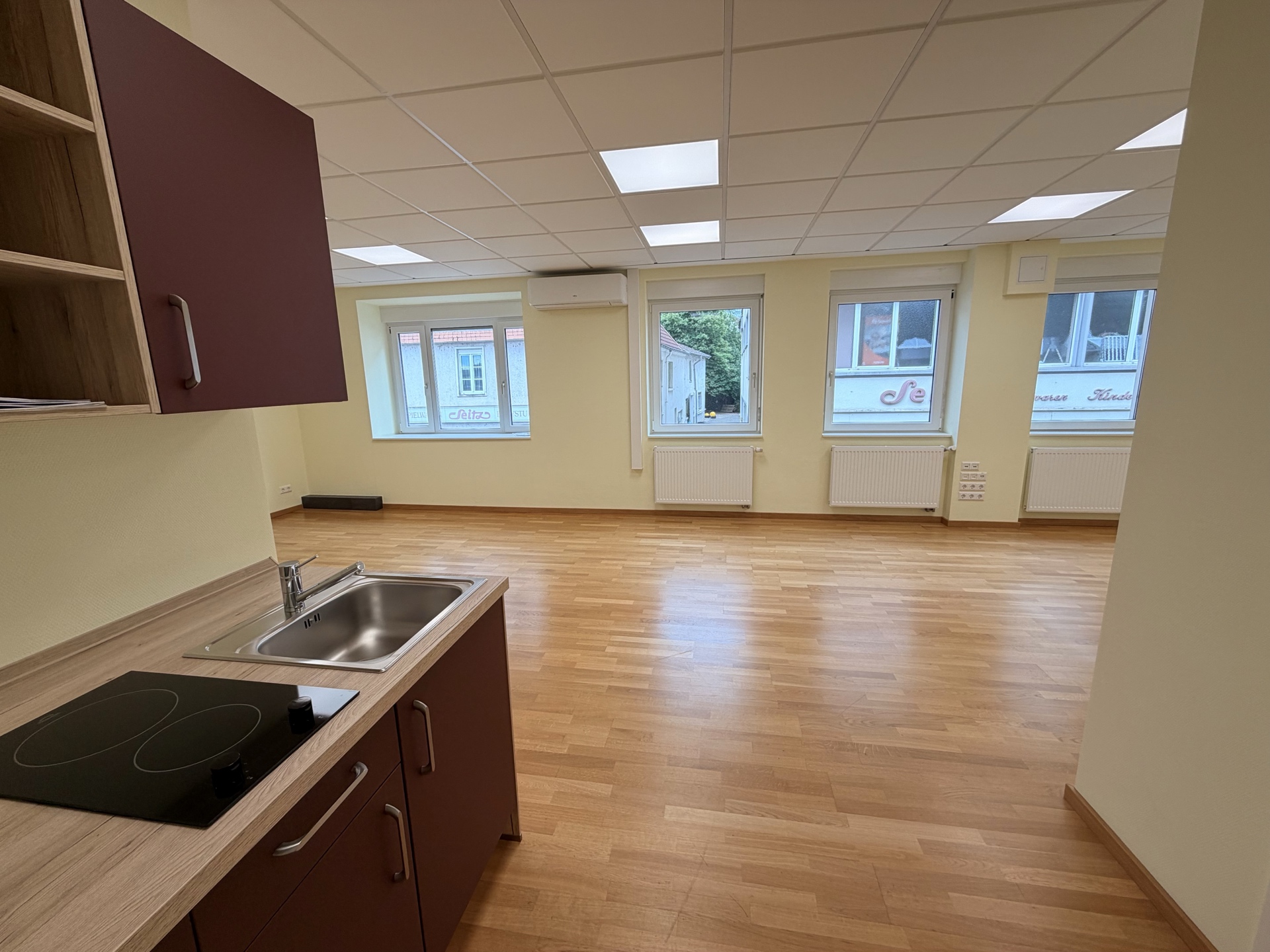 Weitere Perspektive der offenen Büro- und Praxisfläche im 1. Obergeschoss am Bourger Platz 8 in Bad Kreuznach