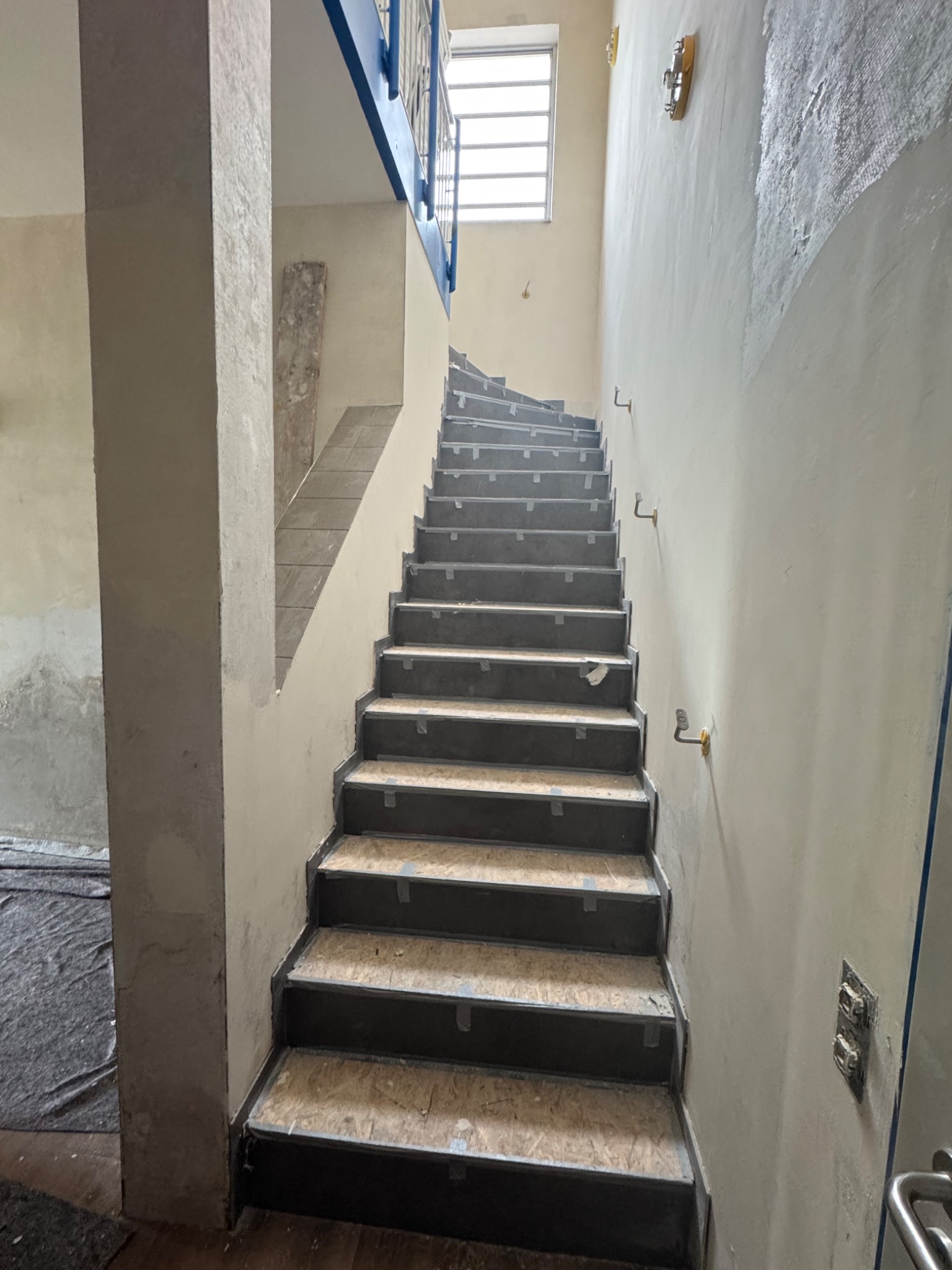 Treppenhaus Vorher-nachher-Vergleich Vorher
