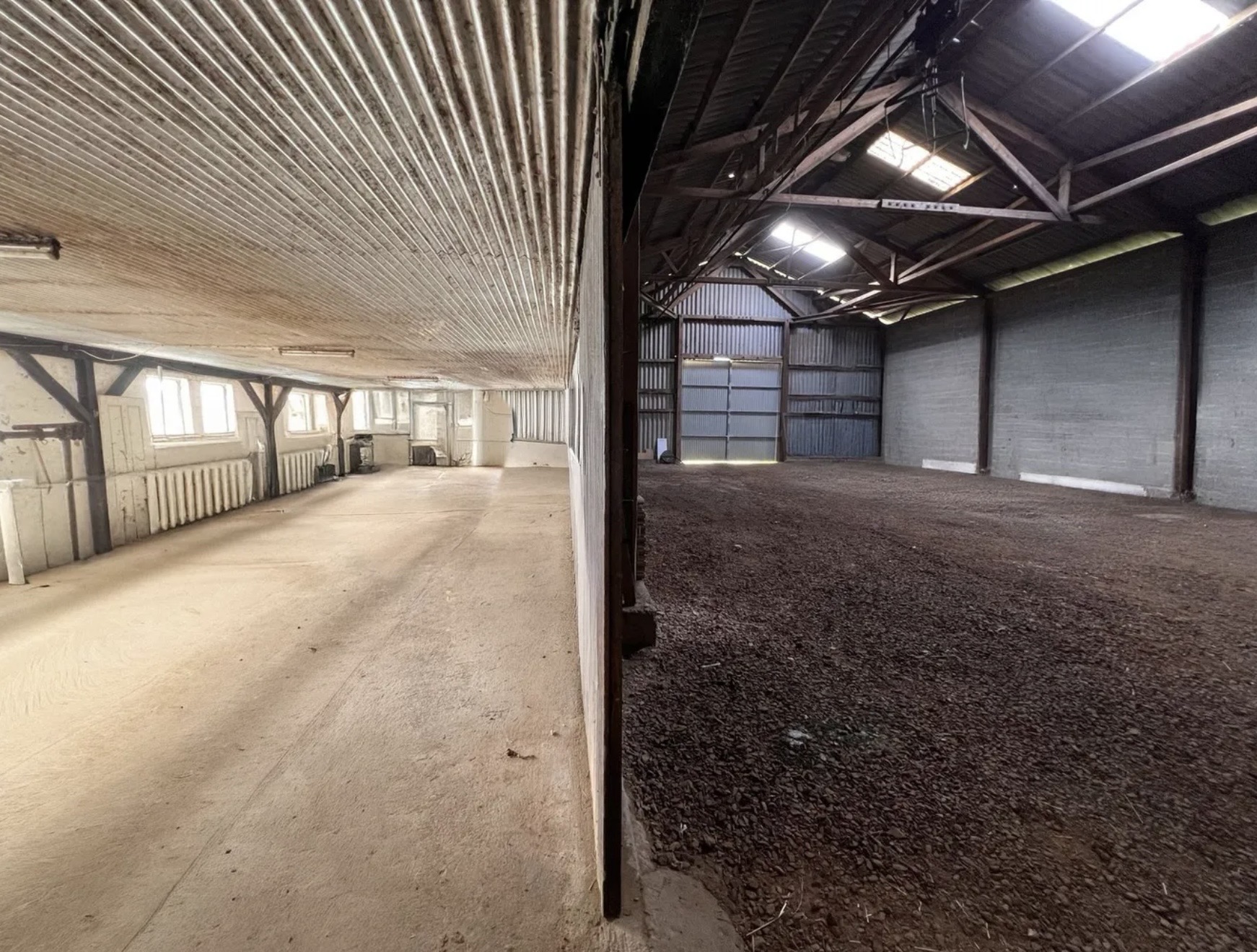 Zwei flexibel nutzbare Kaltlagerhallen in Feldrandlage in Feilbingert, links mit Betonboden und rechts mit Schotterboden